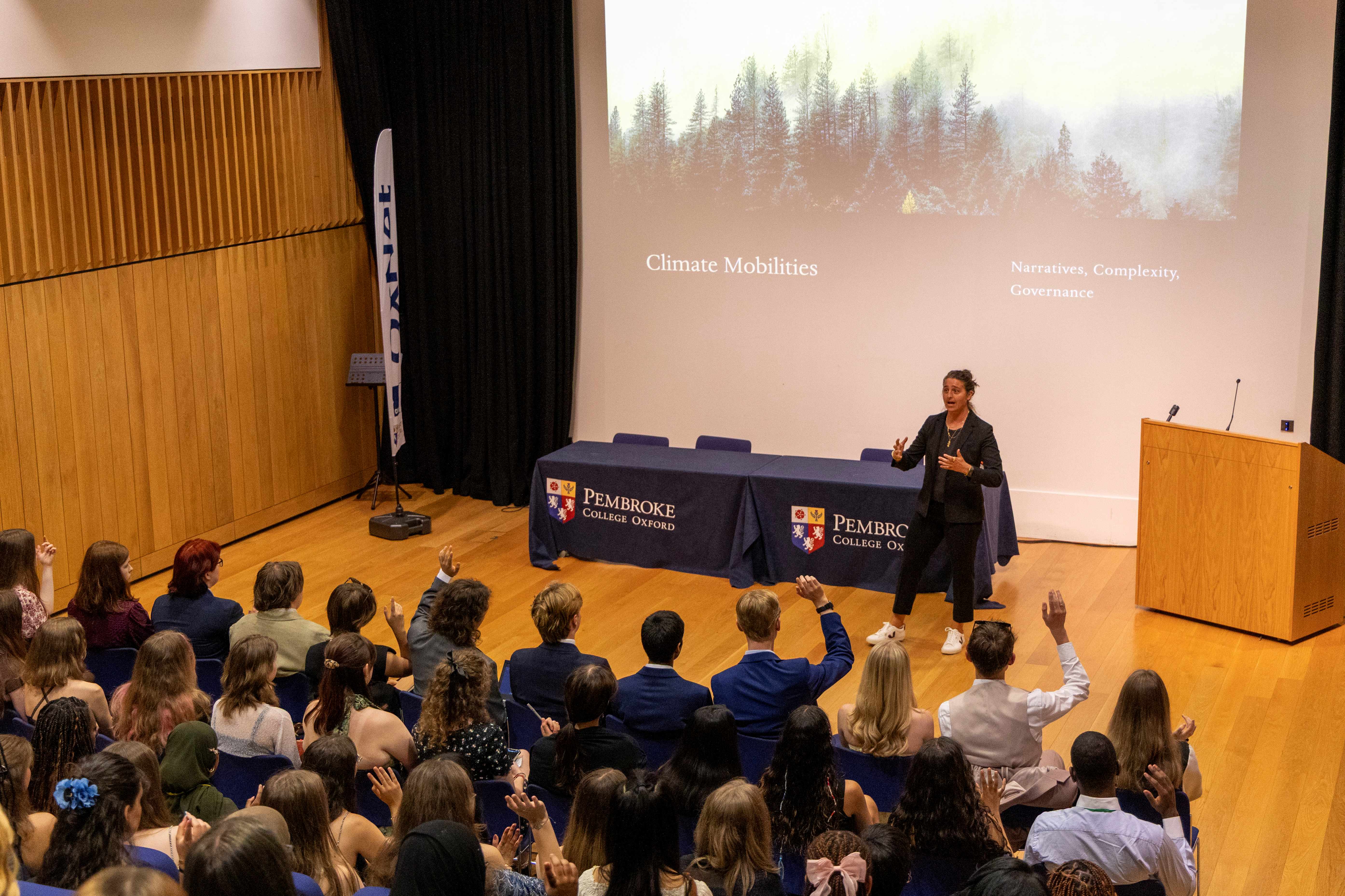 Dr Simona Capisani delivering a lecture.