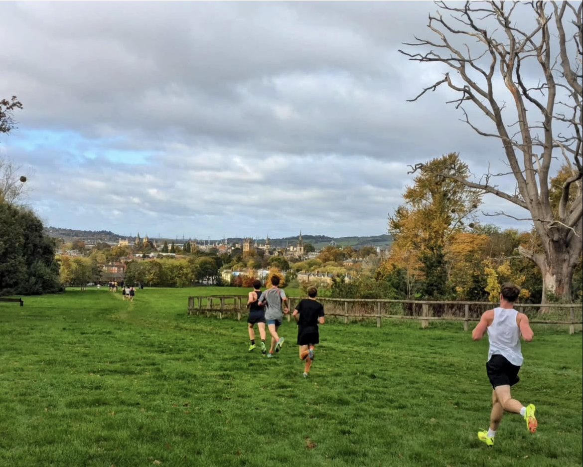 Runners running through South Park for Cross Country Cuppers