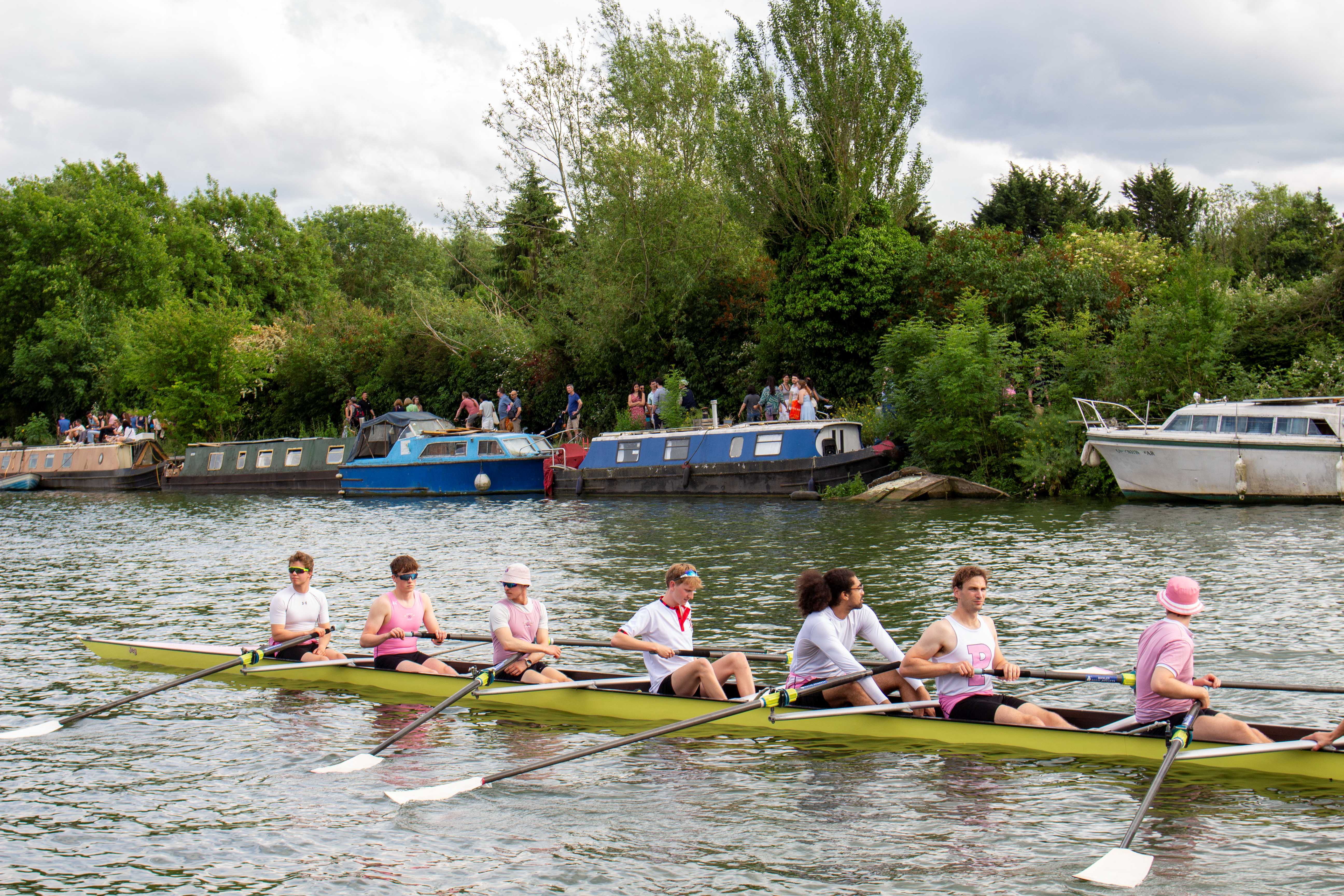 Pembroke M1 on the river just before their race in the first division of Summer VIIIs