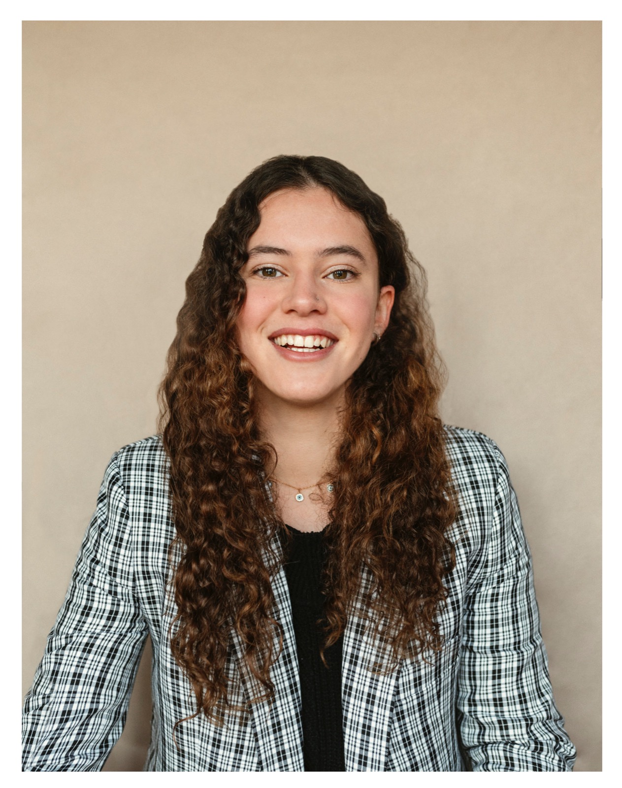 Isabela Linares head shot.