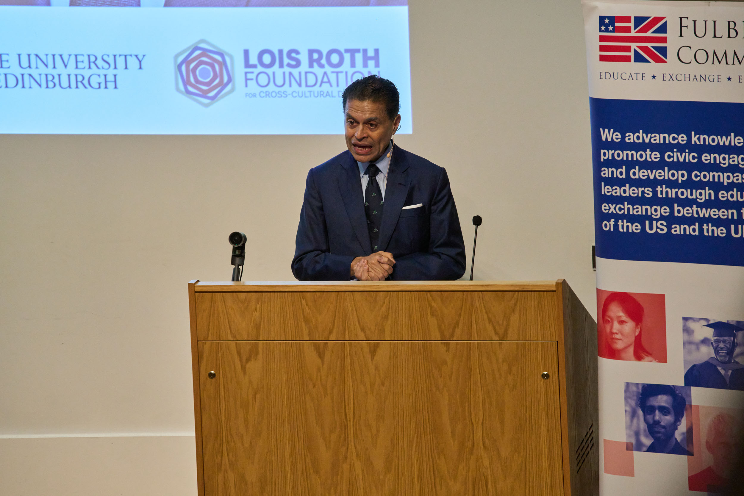 Dr Fareed Zakaria at lectern